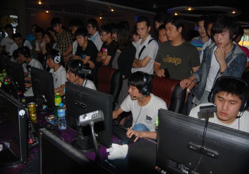 LPL赛事资讯：RW官宣与主教练解约，是不是换教练连锁反应？