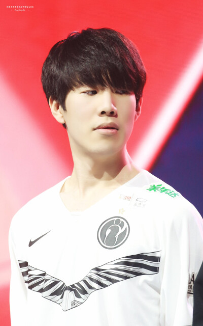 Ruler伊泽瑞尔闪转腾挪收割 Yagao斯莫德完成斩杀 JDG赢首局